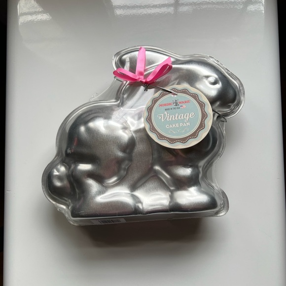 Nordic Ware 3D Bunny Cake Mold Pan MADE IN USA - Picture 1 of 5